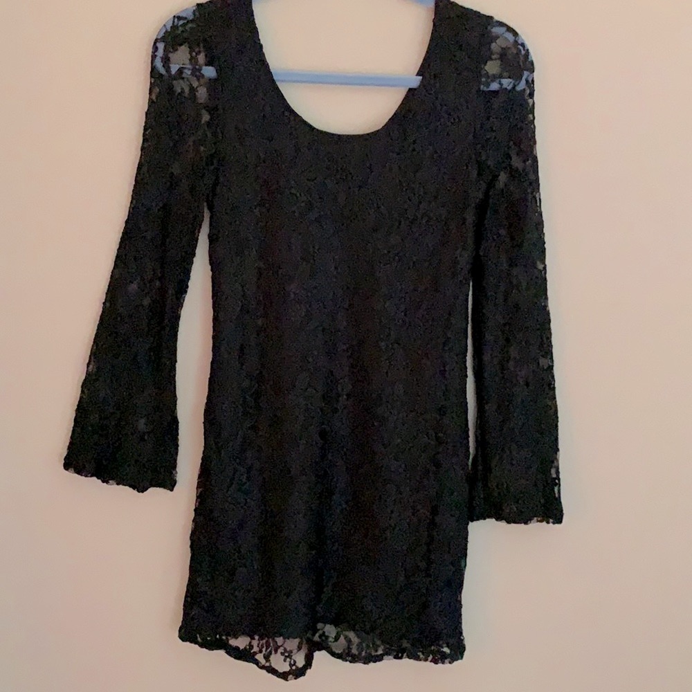 Socialite Christmas Party/ Night Out! Size Small Lace Bell-Like Sleeve, Mini